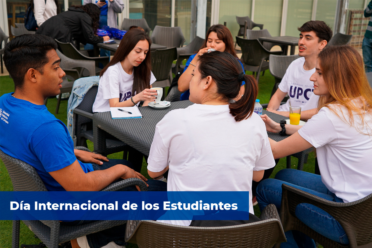 Estudiantes de la UPCT en la cantina de Antigones
